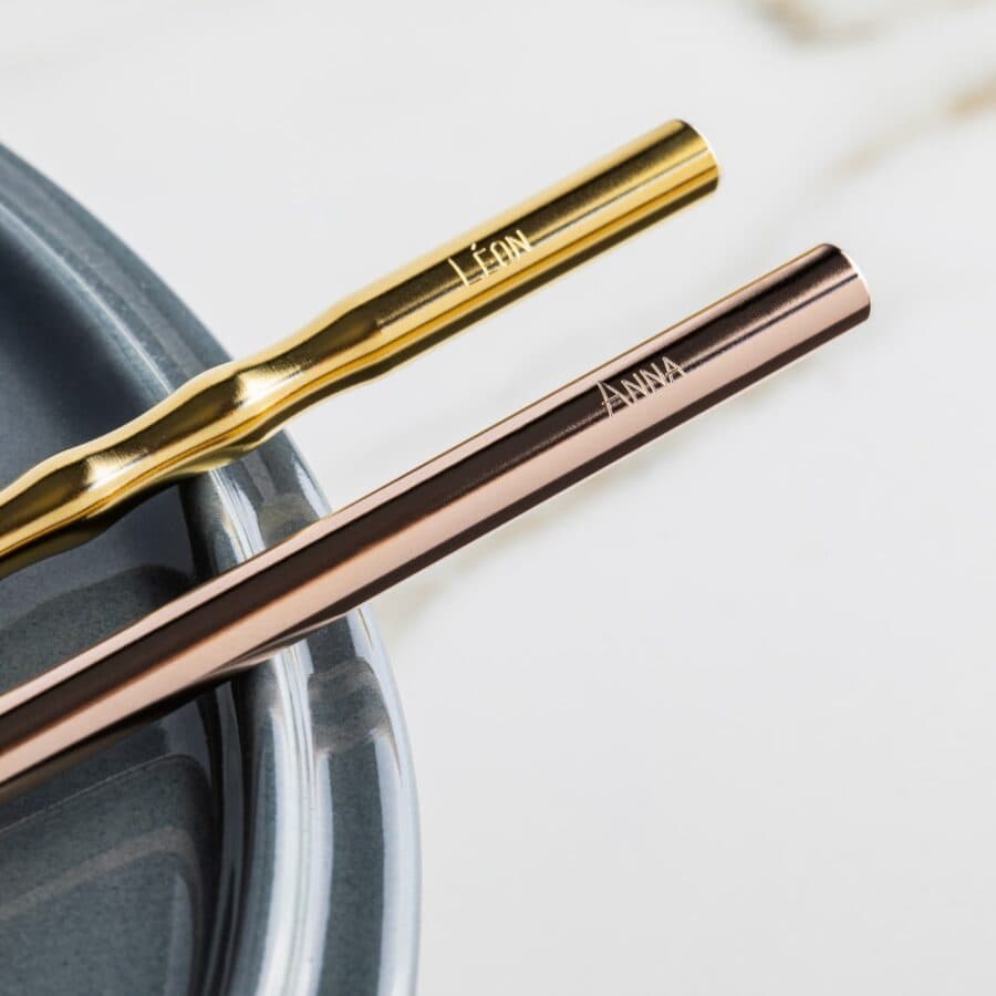 Von Yvoir de Fraipont gravierte Trinkhalme